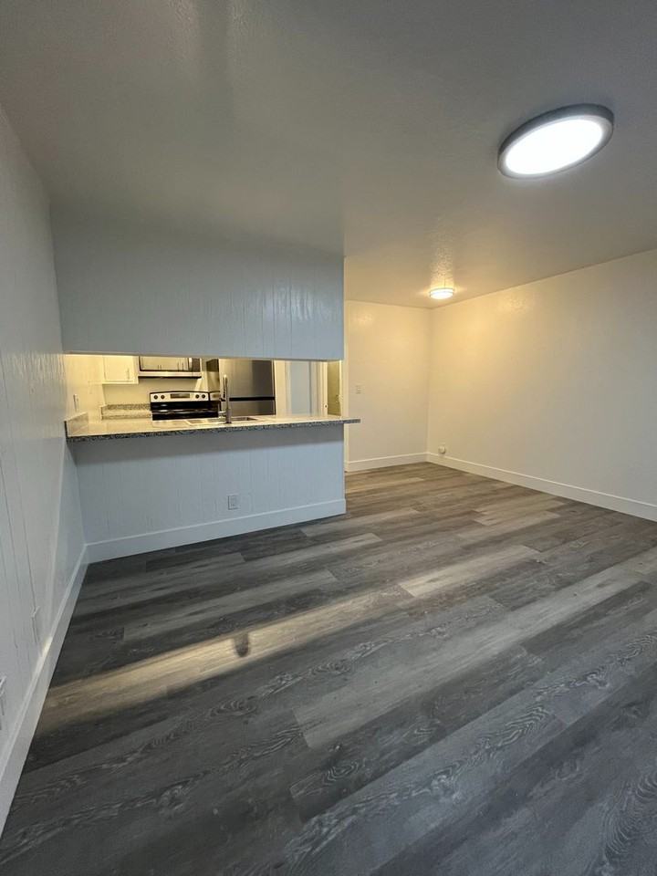 248 W Oak St - Photo 3 of 6