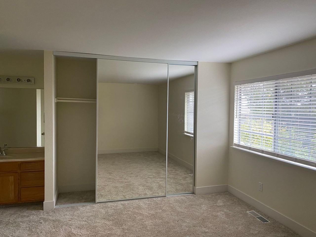 1120 Devonshire Ct - Photo 7 of 15