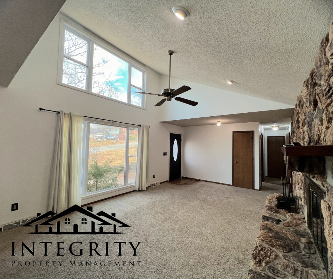 102 Bobby Dale Dr - Photo 3 of 23