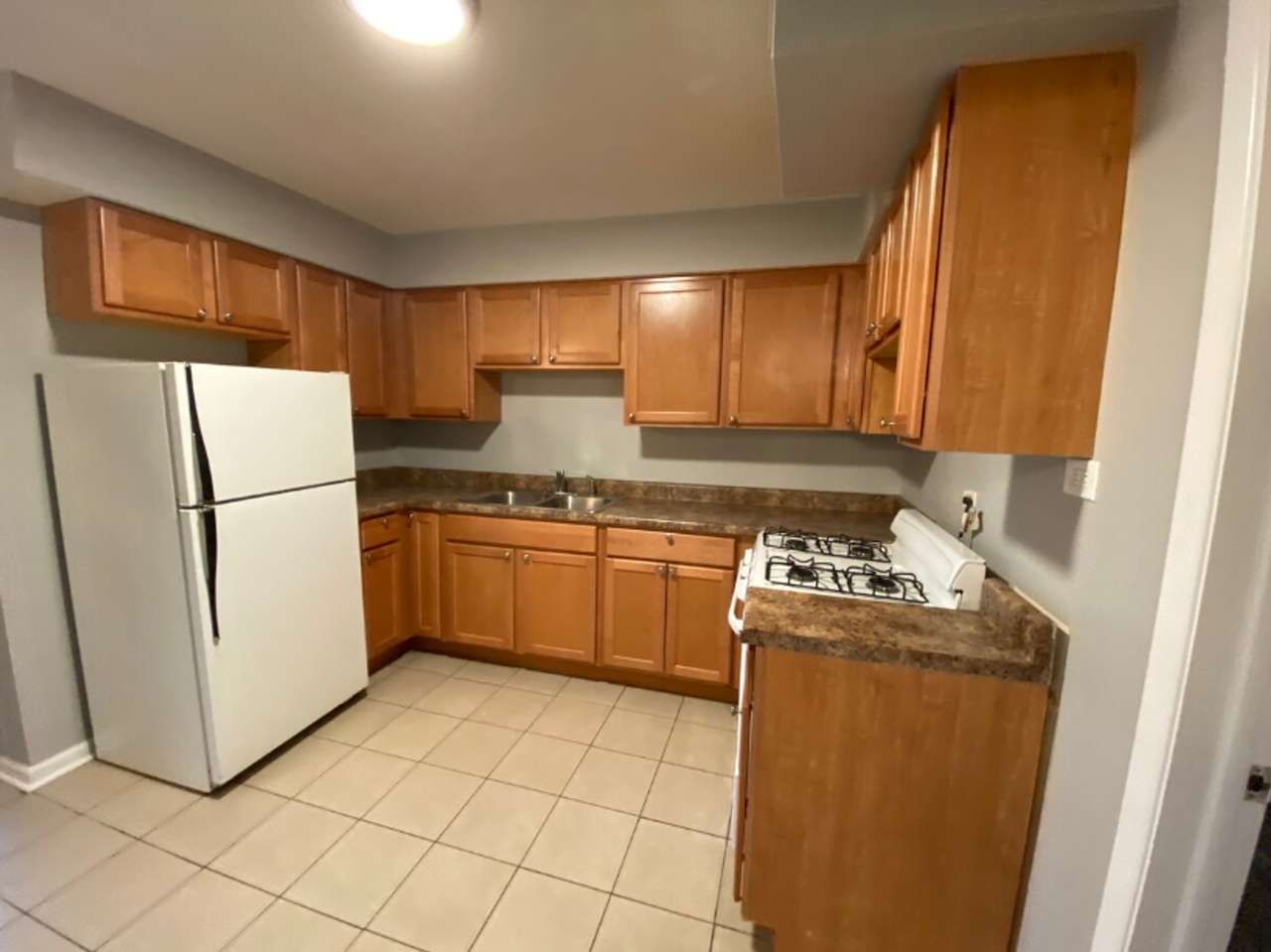 43 King Arthur Court Apartments - Photo 5 of 8