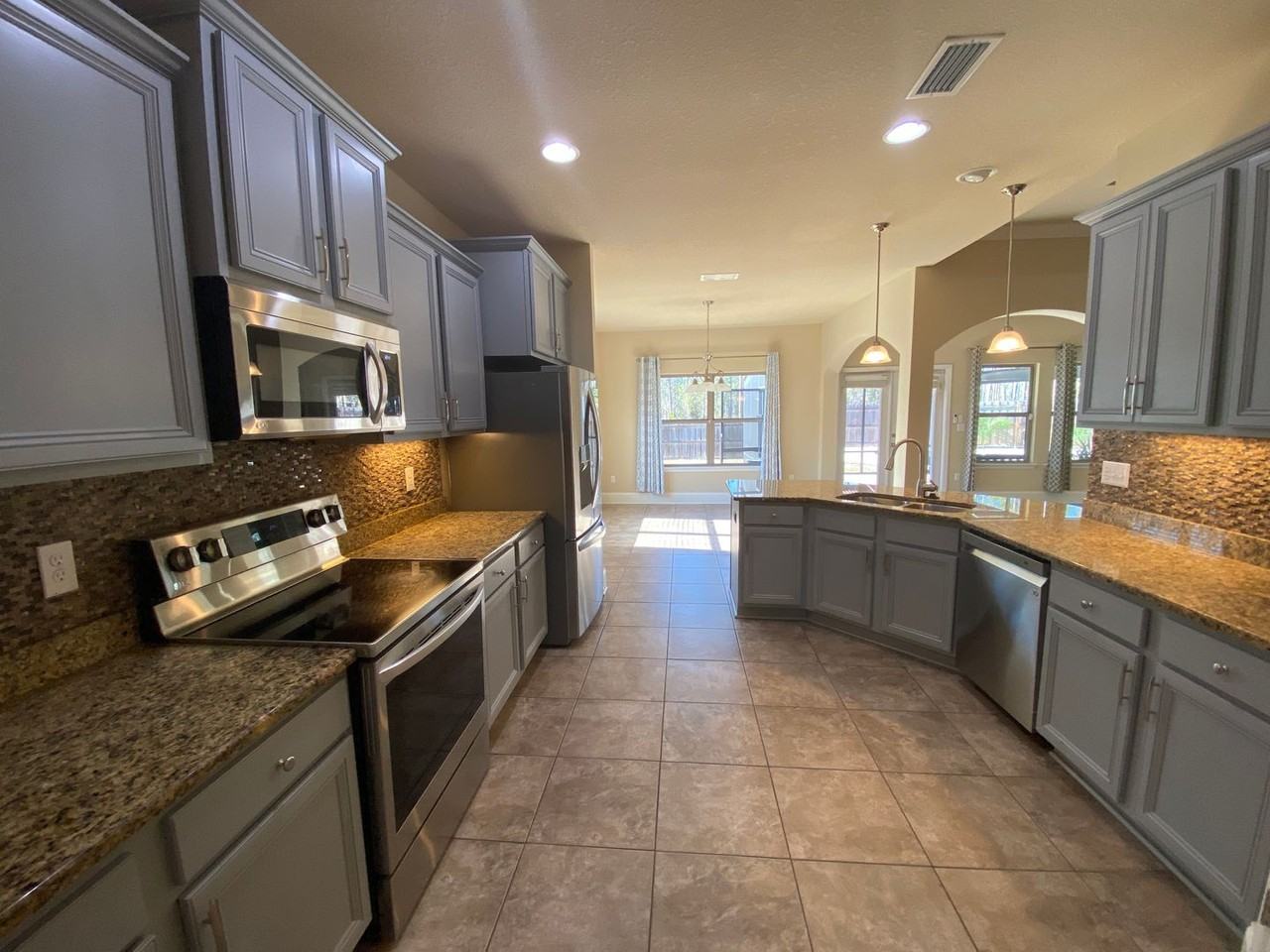 1100 Zephyr Way - Photo 5 of 32