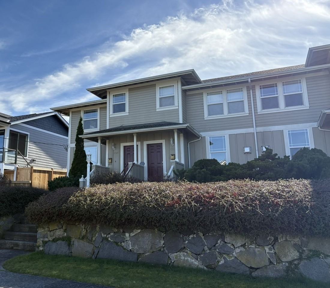 1315 5th Street - Photo 2 of 20
