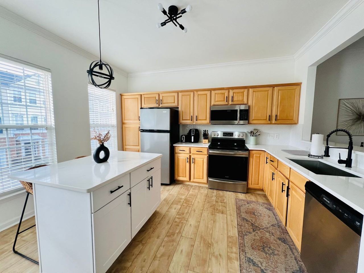 5533 Werburgh St - Photo 3 of 21