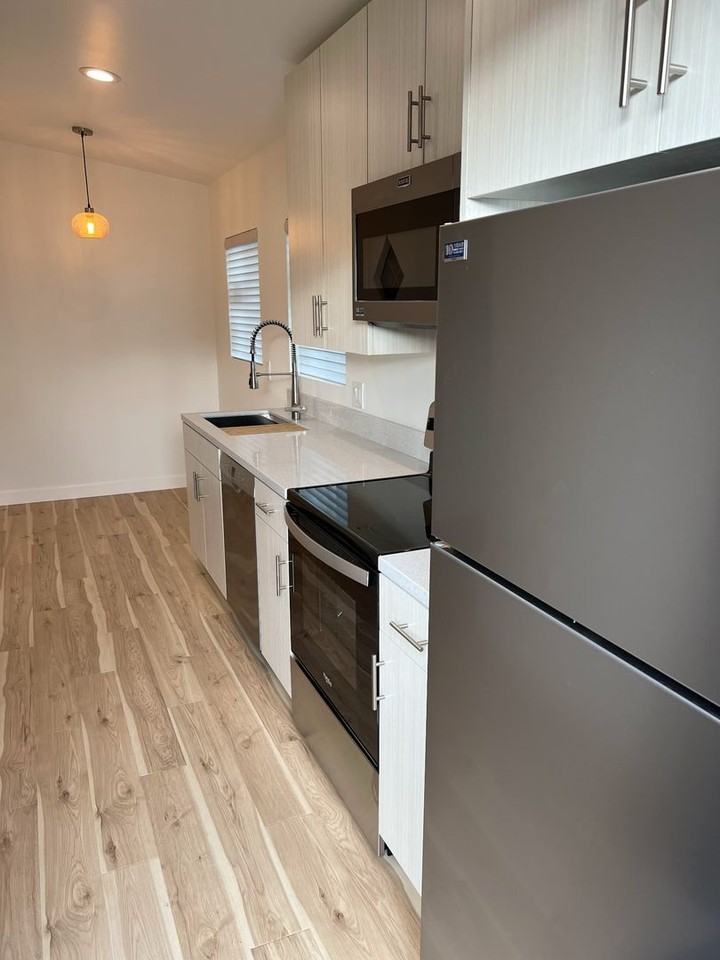 245 Rogan Rd - Photo 5 of 10