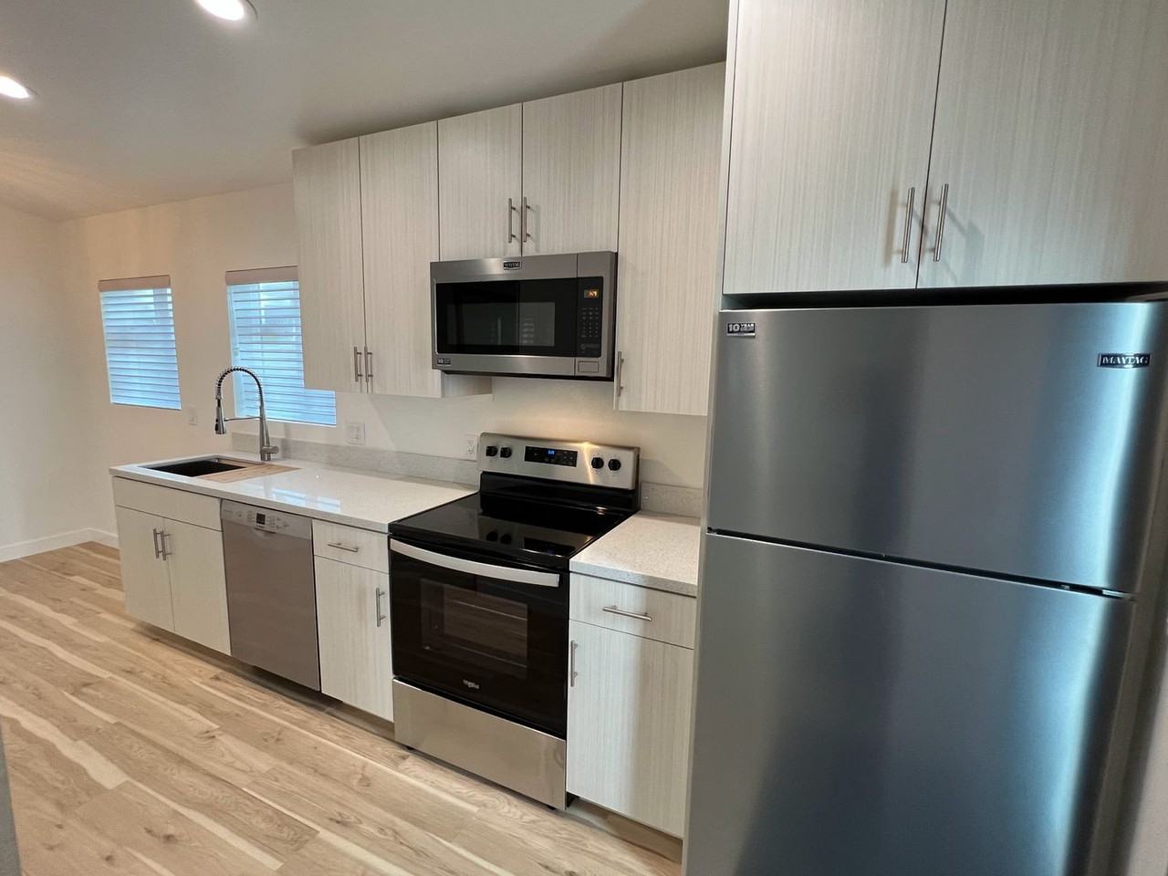 245 Rogan Rd - Photo 6 of 10