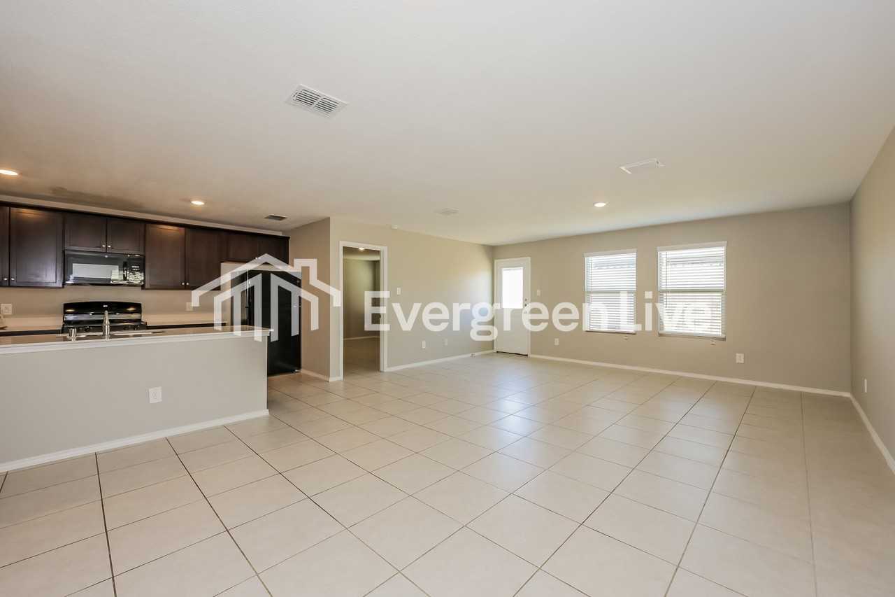 1021 Crestview Dr - Photo 2 of 15