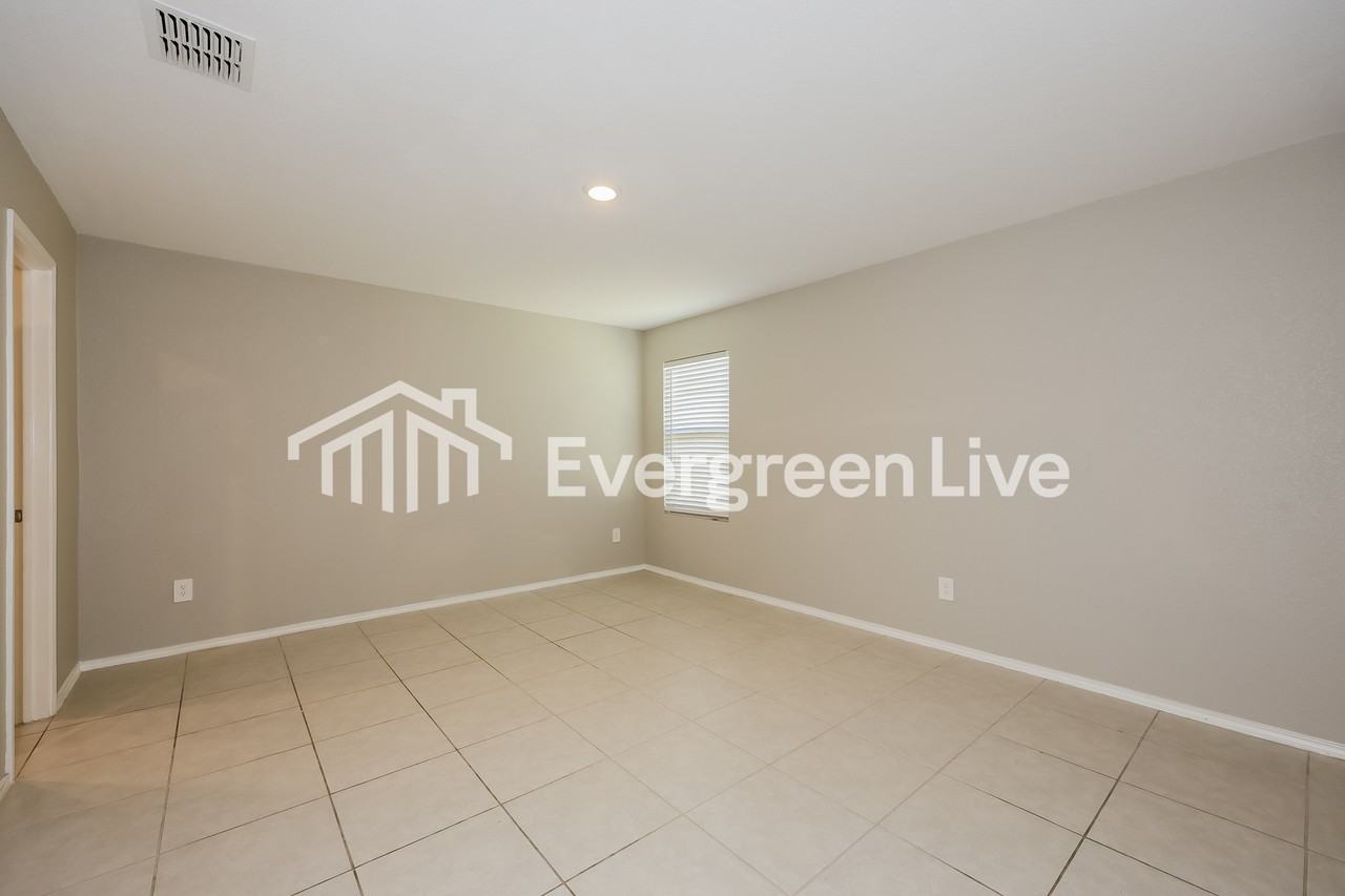 1021 Crestview Dr - Photo 6 of 15