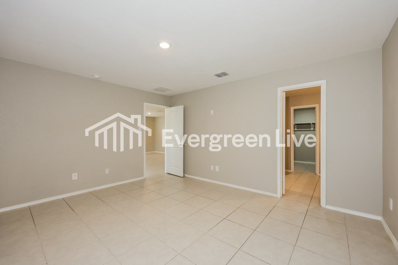 1021 Crestview Dr - Photo 7 of 15