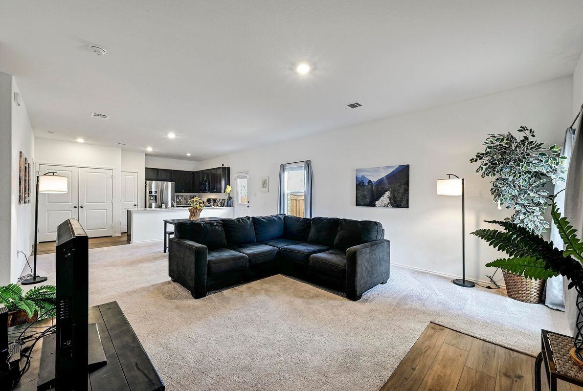 108 Standing Rock Ln - Photo 3 of 17