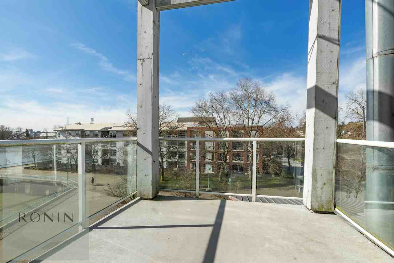 2020 East Kent Avenue South #401 - Photo 5 of 37