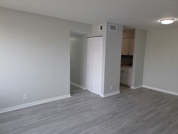 1065 Hodiamont Ave #2B - Photo 3 of 7