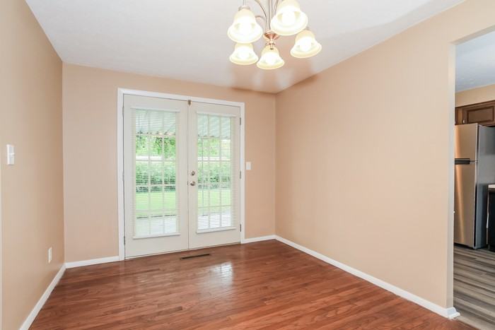 725 Glensprings Dr - Photo 3 of 10