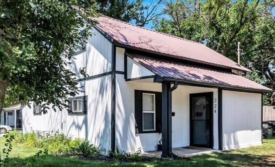 224 W Main St - Photo 2 of 20