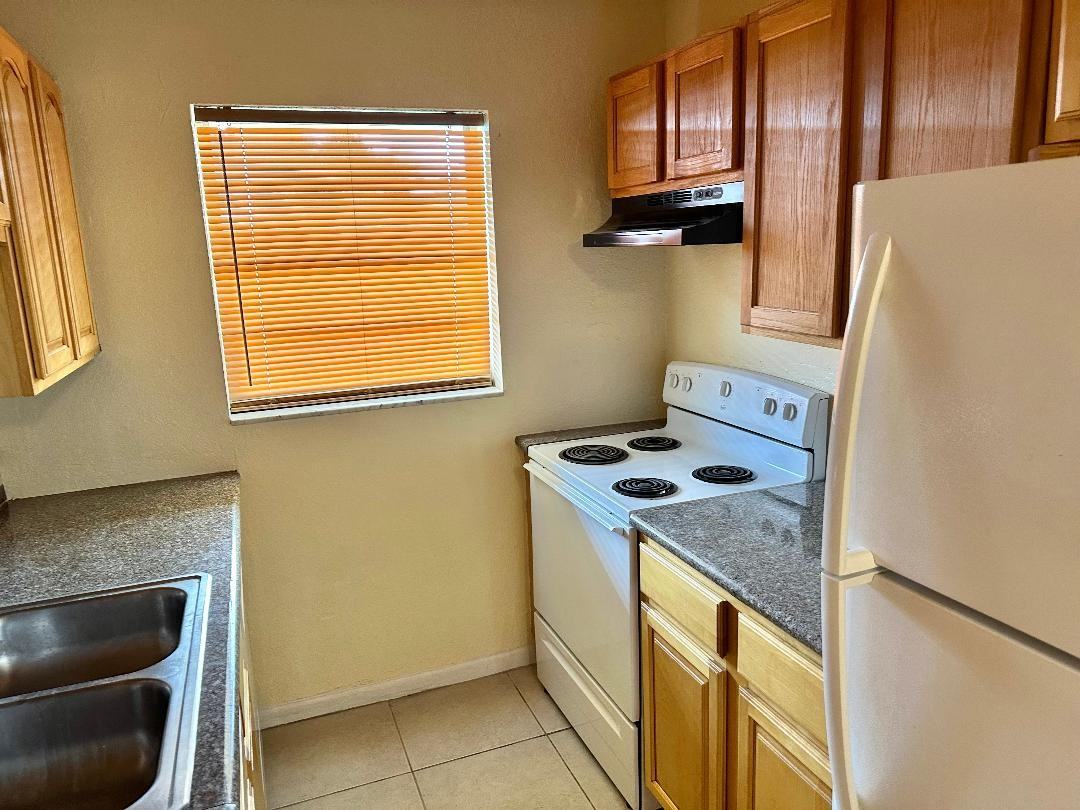 220 Croton Ave #202 - Photo 3 of 10