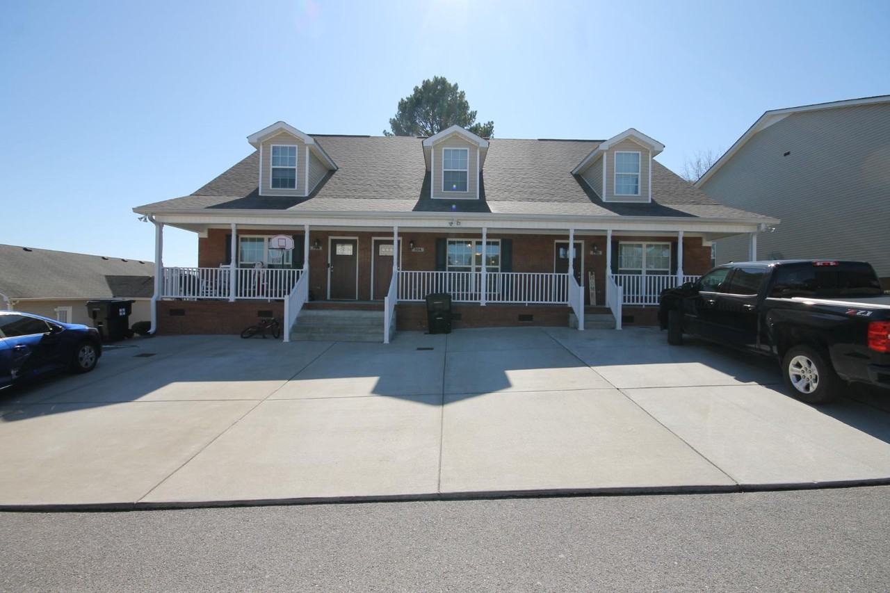 704 Cobblestone Dr - Photo 2 of 13