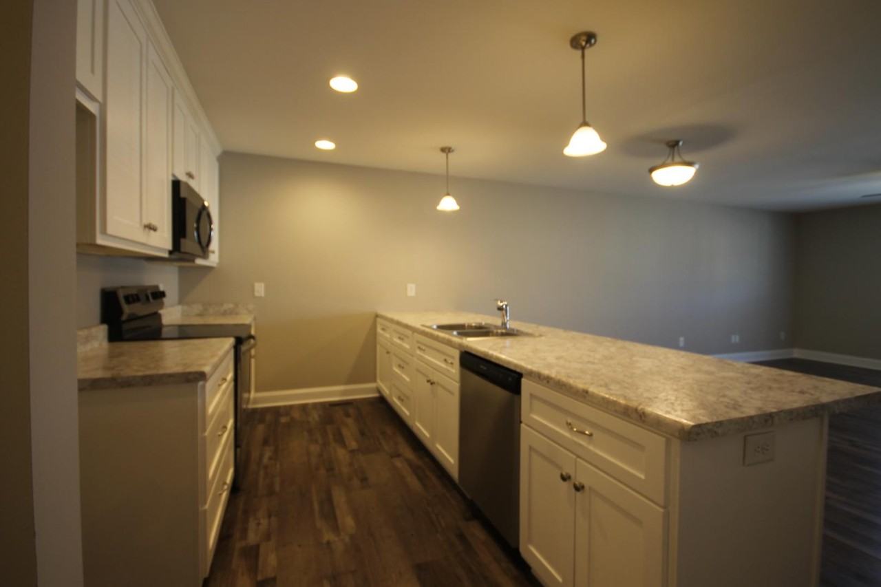 704 Cobblestone Dr - Photo 7 of 13