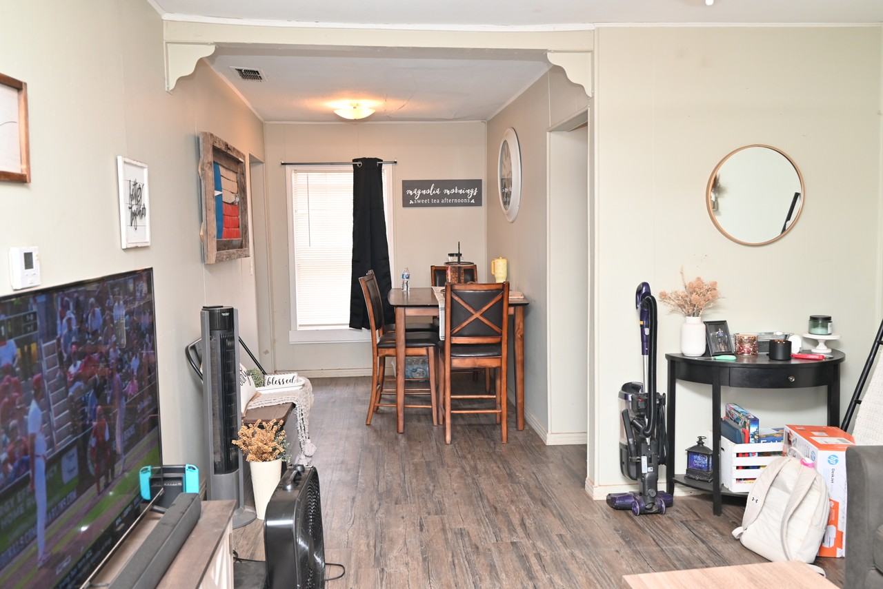 106 W Washington Ave #NA - Photo 3 of 17