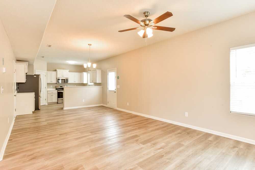 1631 Sunray Dr - Photo 4 of 17