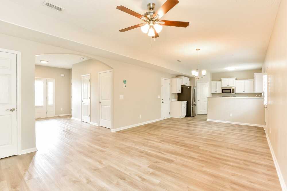 1631 Sunray Dr - Photo 5 of 17
