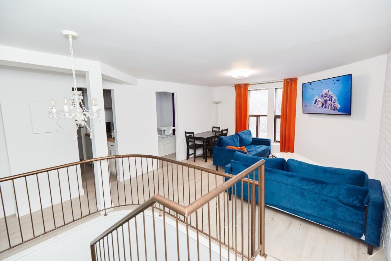 1711 Rue Saint-Denis #206