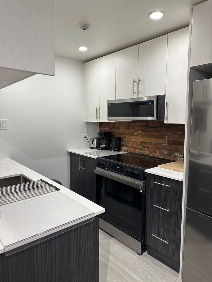 1711 Rue Saint-Denis #401