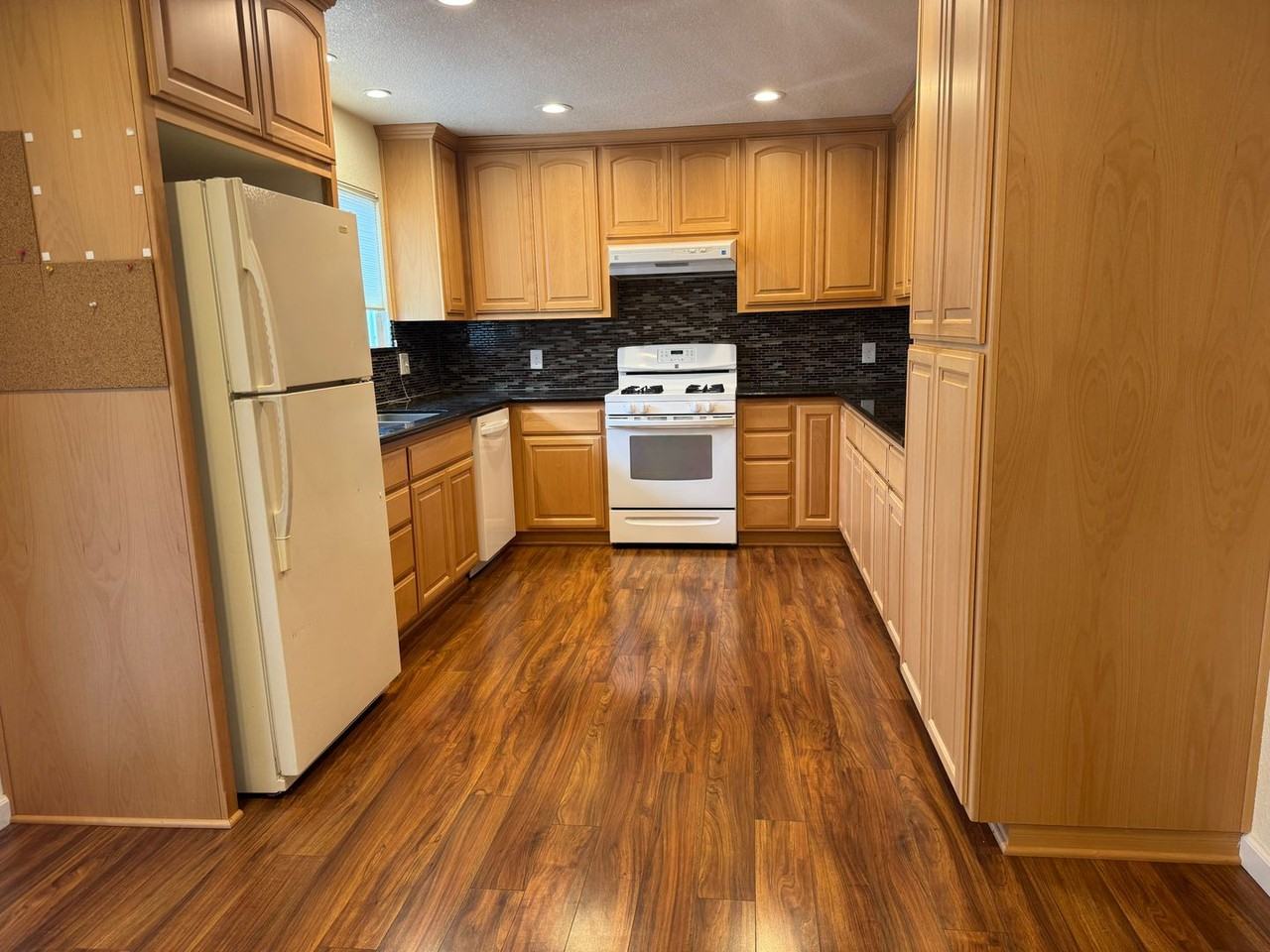 156 Lassen Cir - Photo 5 of 25