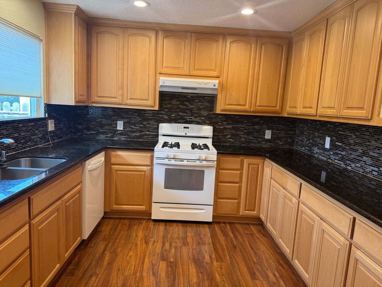156 Lassen Cir - Photo 7 of 25