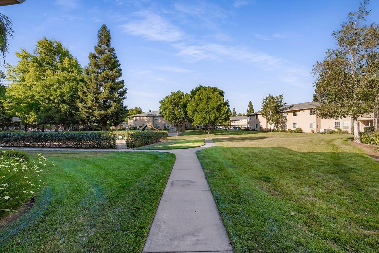 Oak Meadow Apartments - Photo 4 of 50