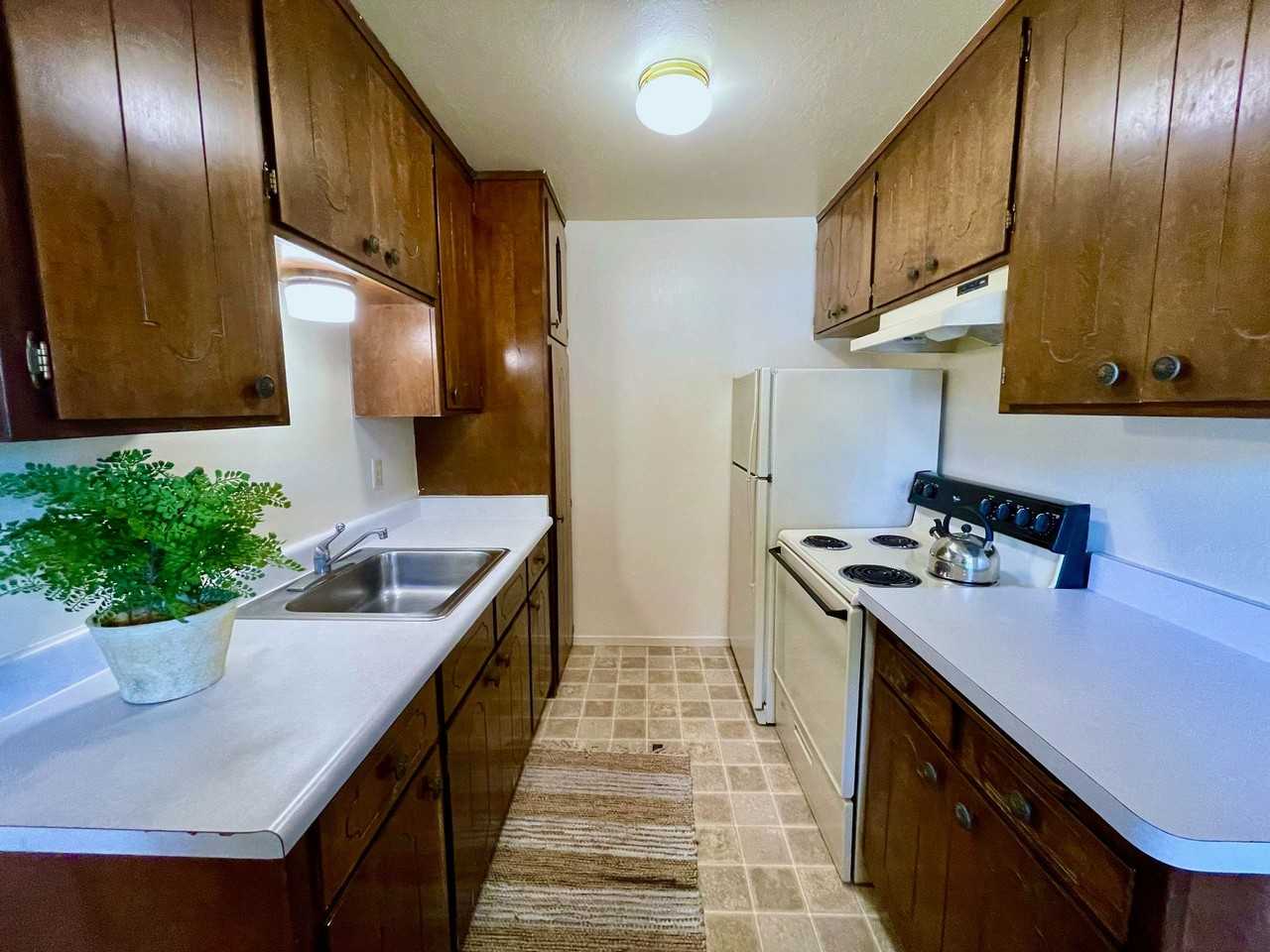 7th Street Manor - Photo 6 of 37