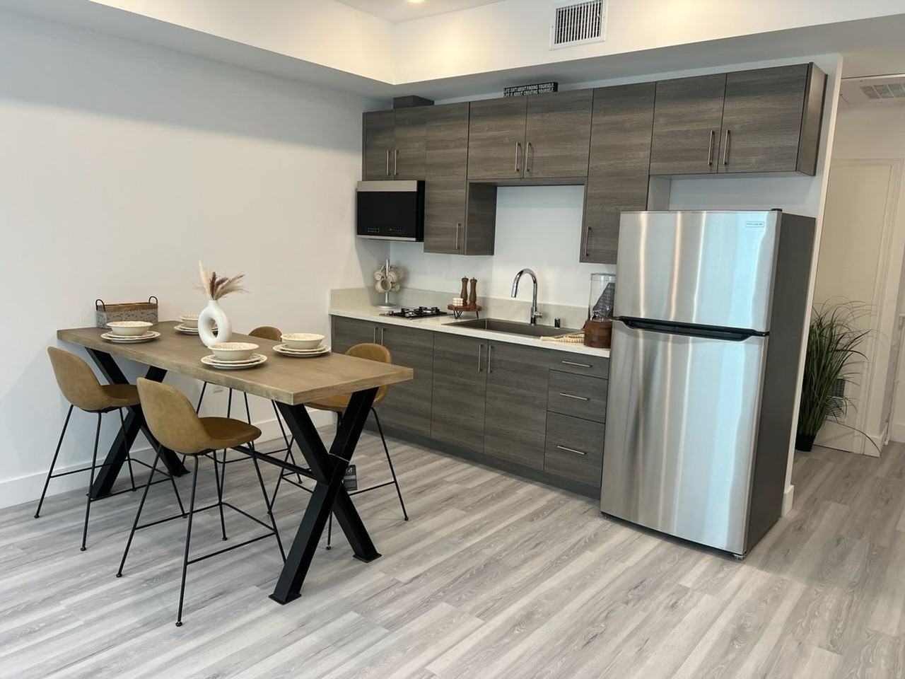 ST Living at 549 N Heliotrope Dr | Fresh &  Modern for the Best of LA Living! - Photo 4 of 32