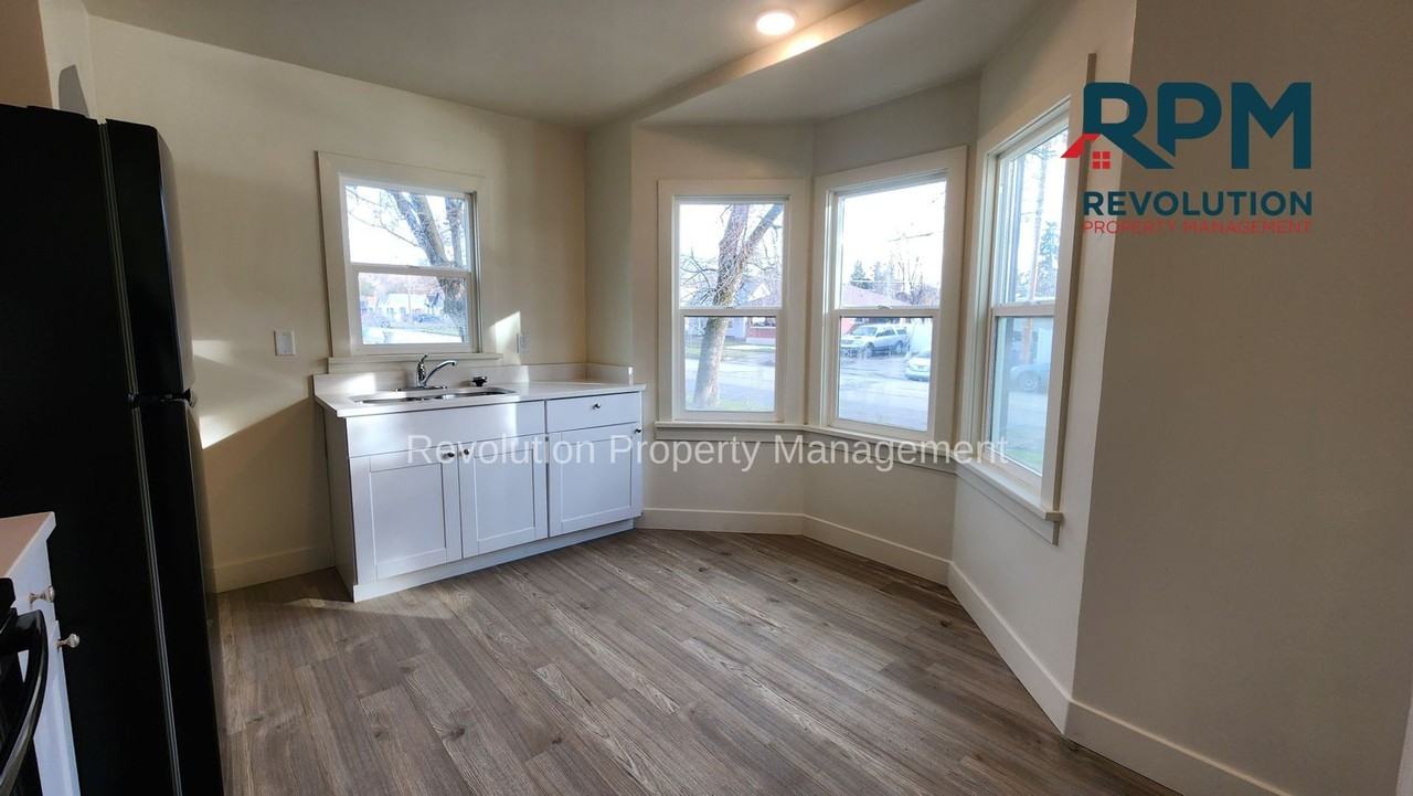 504 29th St. - Photo 2 of 11