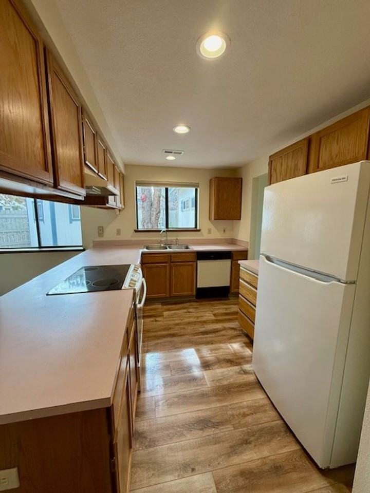 2082 Ne Veronica Ln - Photo 5 of 27