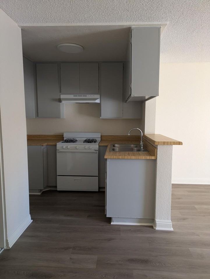 249 W Alameda Ave - Photo 4 of 15