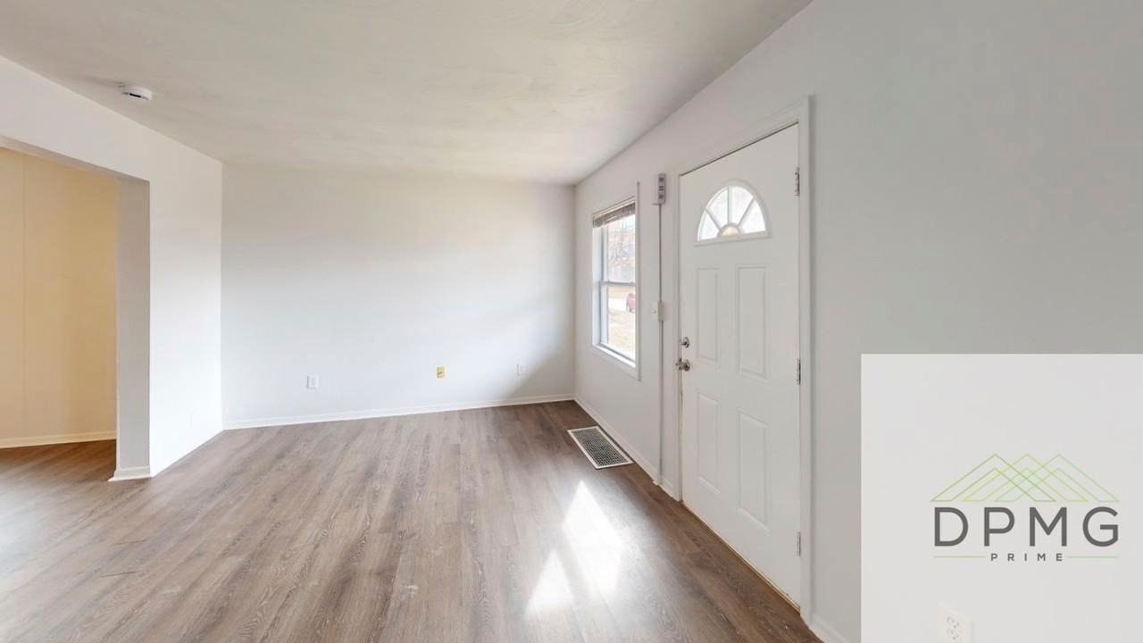 1139 S Grand Ave - Photo 2 of 19