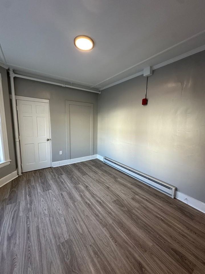 4 N State St #101-1C - Photo 7 of 12