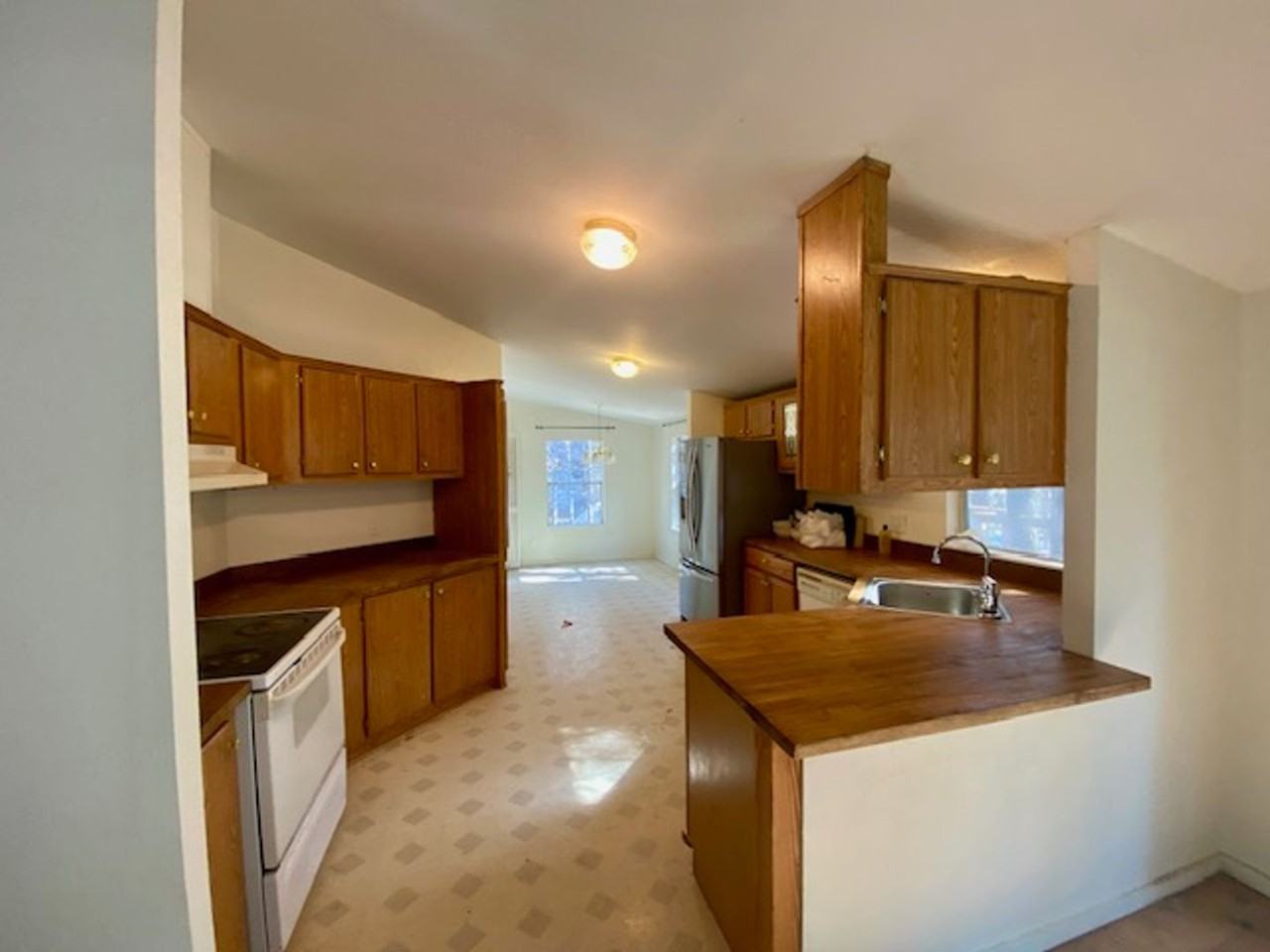 16895 Sharp Dr - Photo 3 of 28