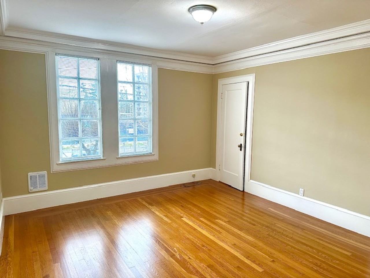 2409 College Ave - Photo 3 of 20