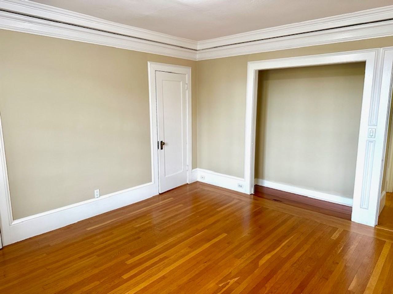 2409 College Ave - Photo 4 of 20