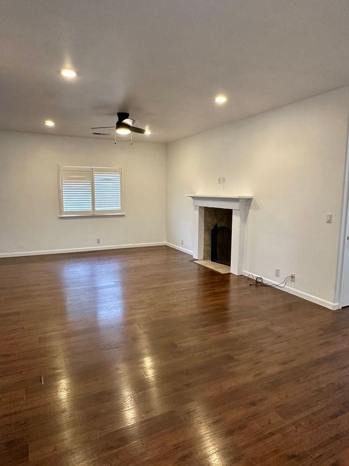 1035 W Walnut St - Photo 3 of 30