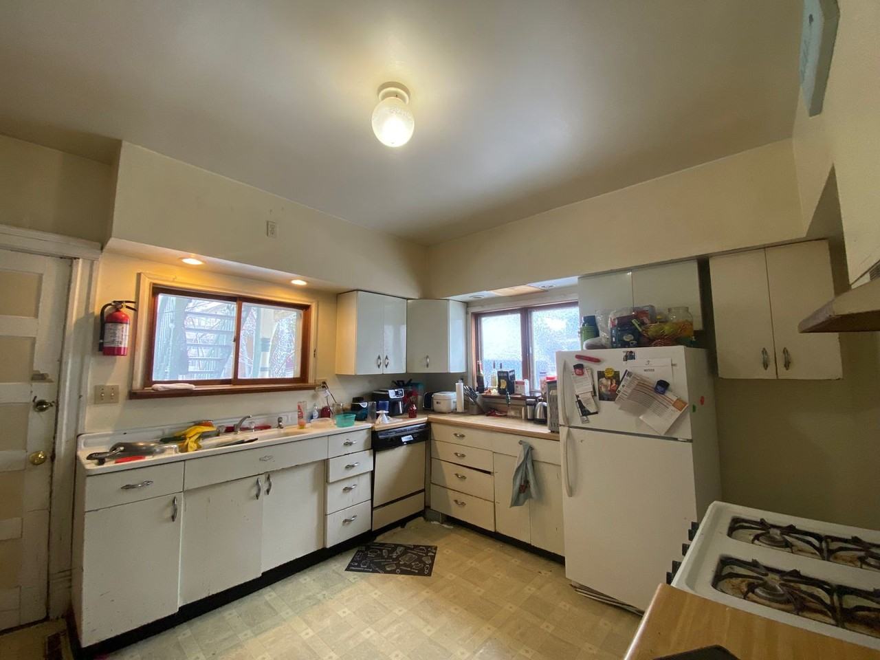 923 E Washington St - Photo 6 of 10