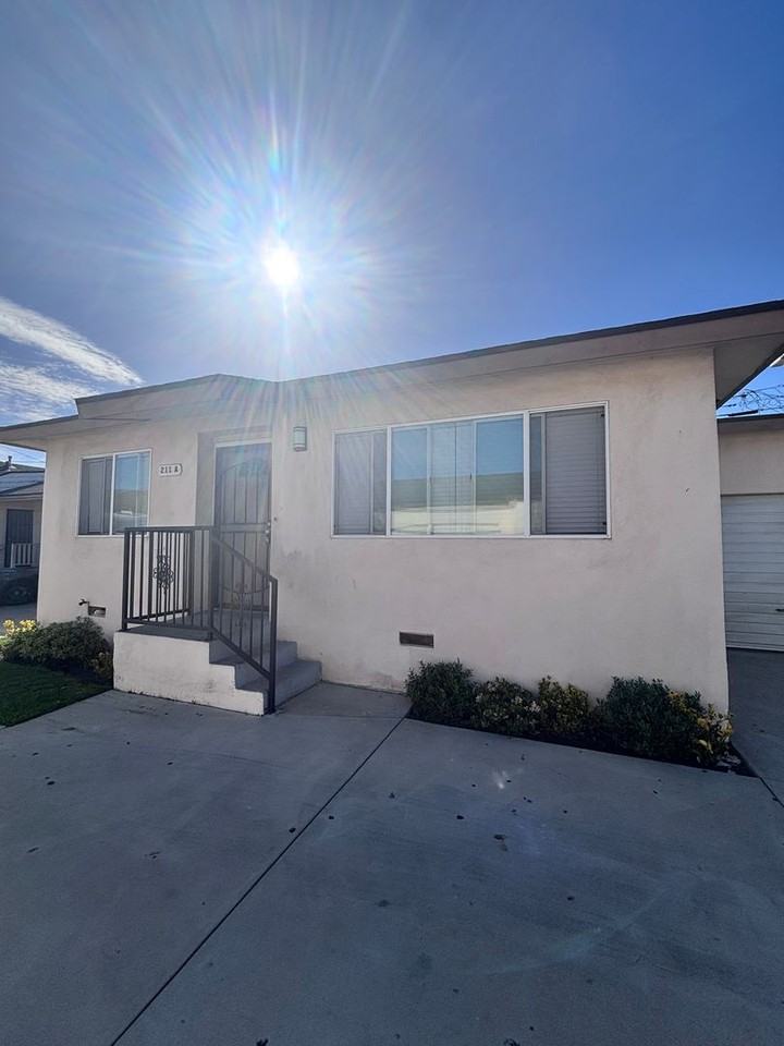 211 Wolff St - Photo 2 of 15