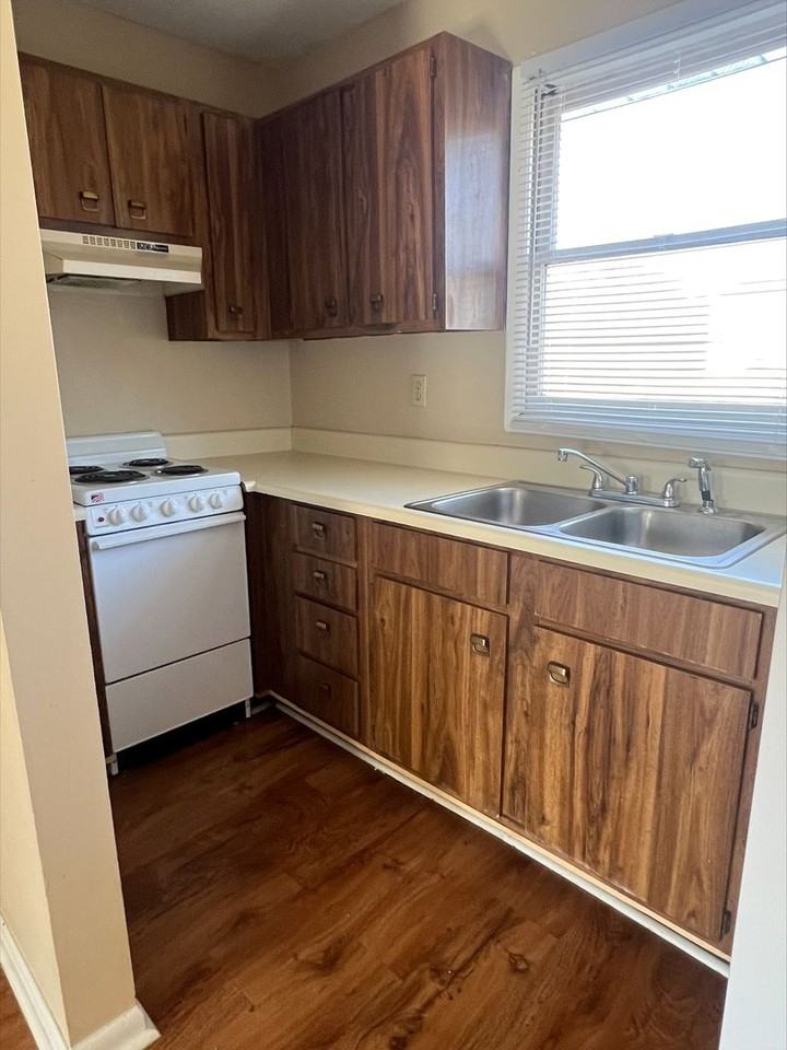 25123 York Dr - Photo 3 of 6