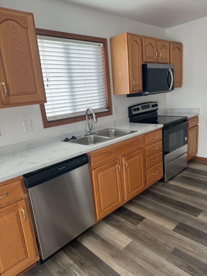 Boulder Ridge Apartments and Townhomes - Photo 4 of 23