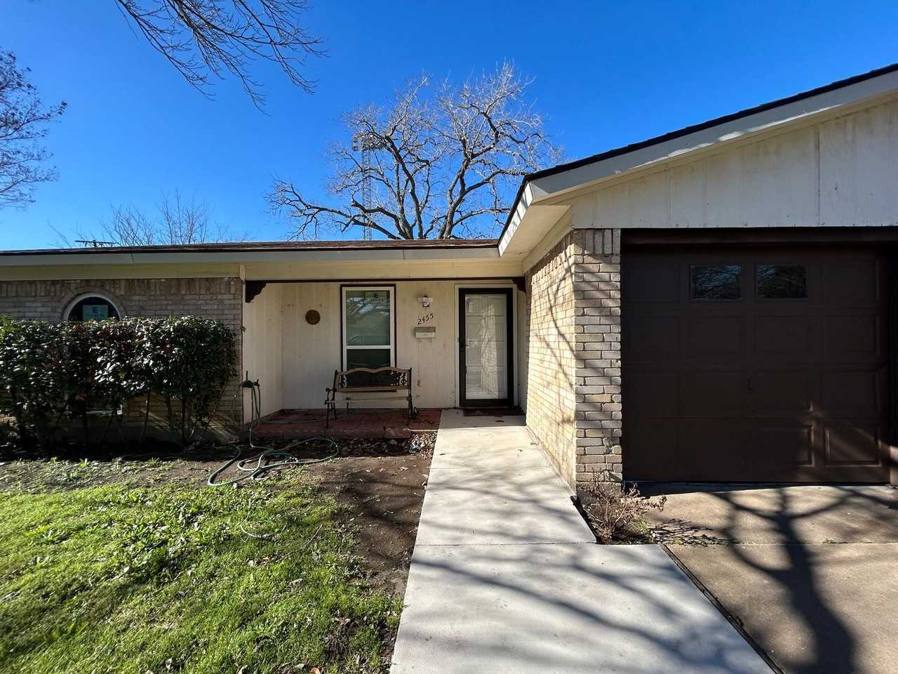 2455 Denbury Dr - Photo 3 of 31