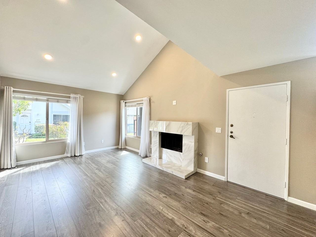 10742 Escobar Dr - Photo 7 of 23