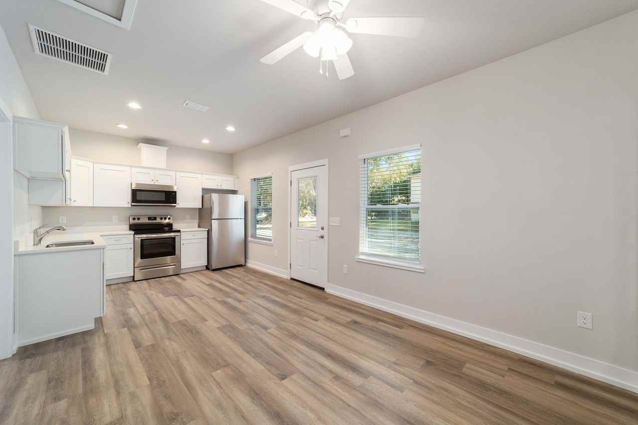 4107 Sw 15th Pl - Photo 3 of 16