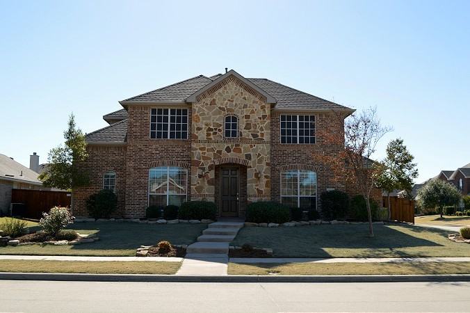 7802 Amesbury Ln - Photo 3 of 38