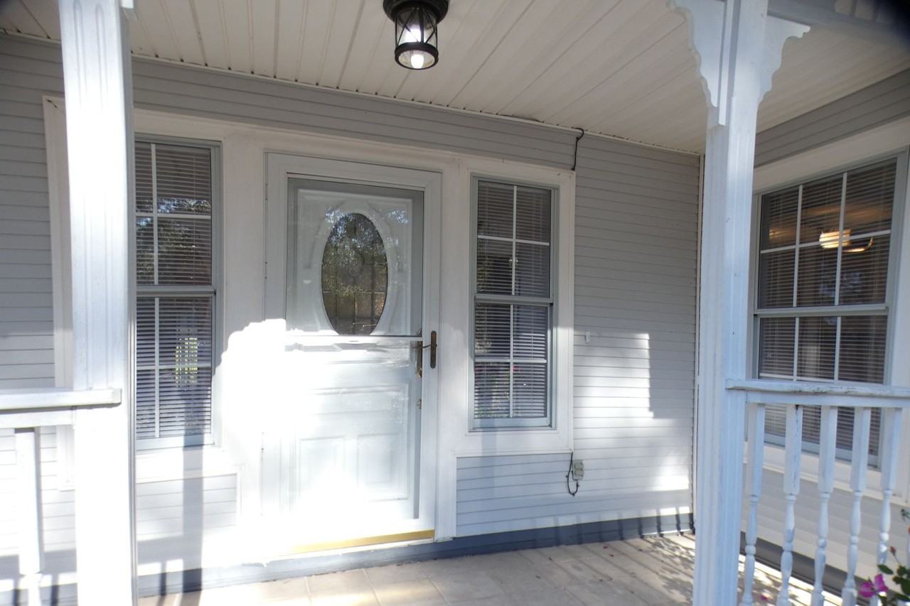 10017 Foxrun Rd - Photo 2 of 17