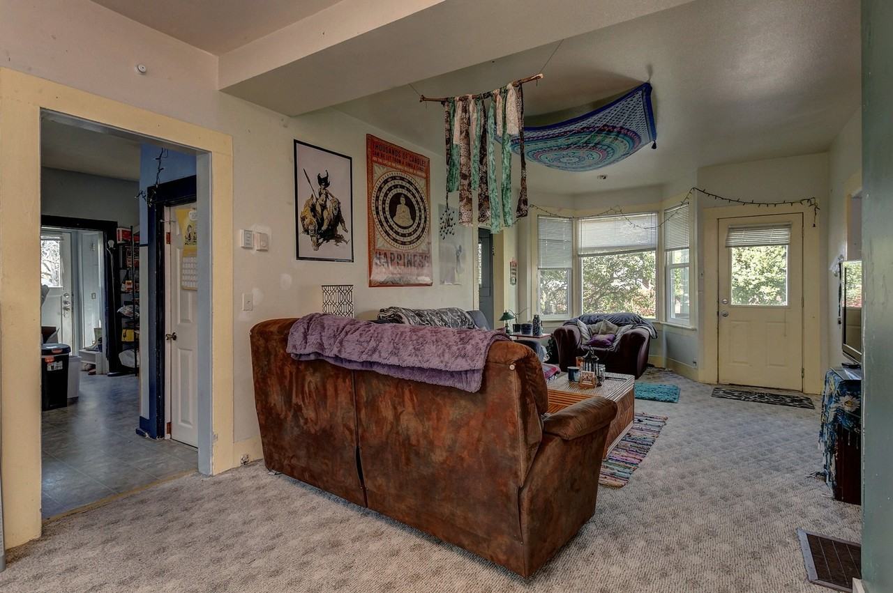 614 Potter St - Photo 3 of 11