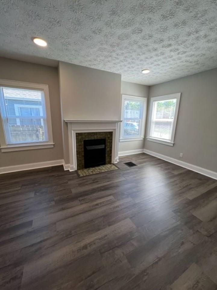 806 E Mithoff St - Photo 2 of 19